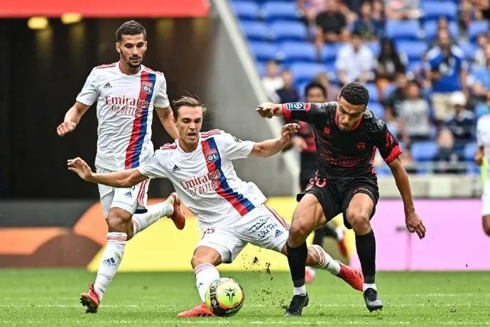 昂热主场击败梅斯，赢得重要胜利