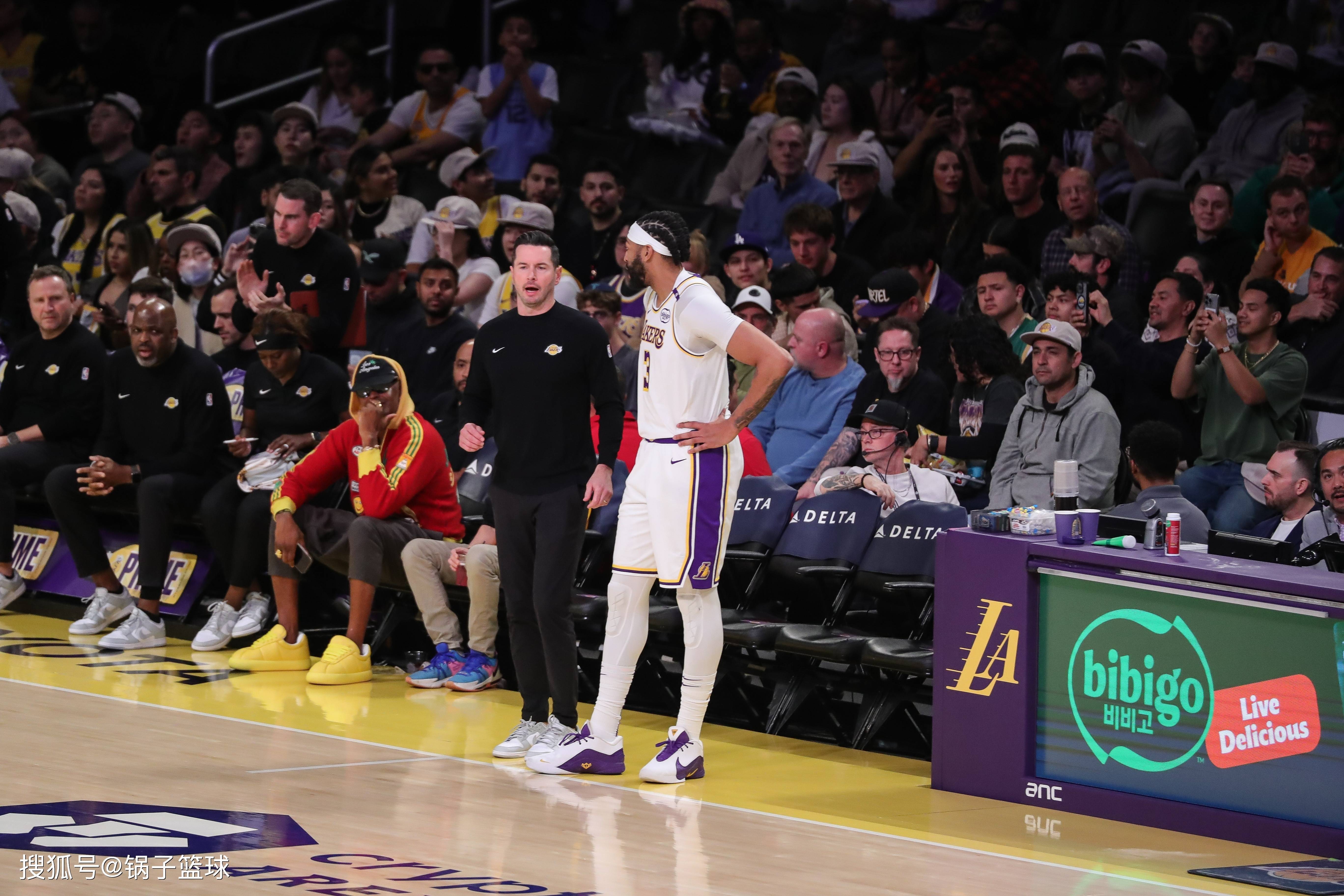 字母哥狂砍浓眉哥分，助攻爆棚迎来新赛季高光！