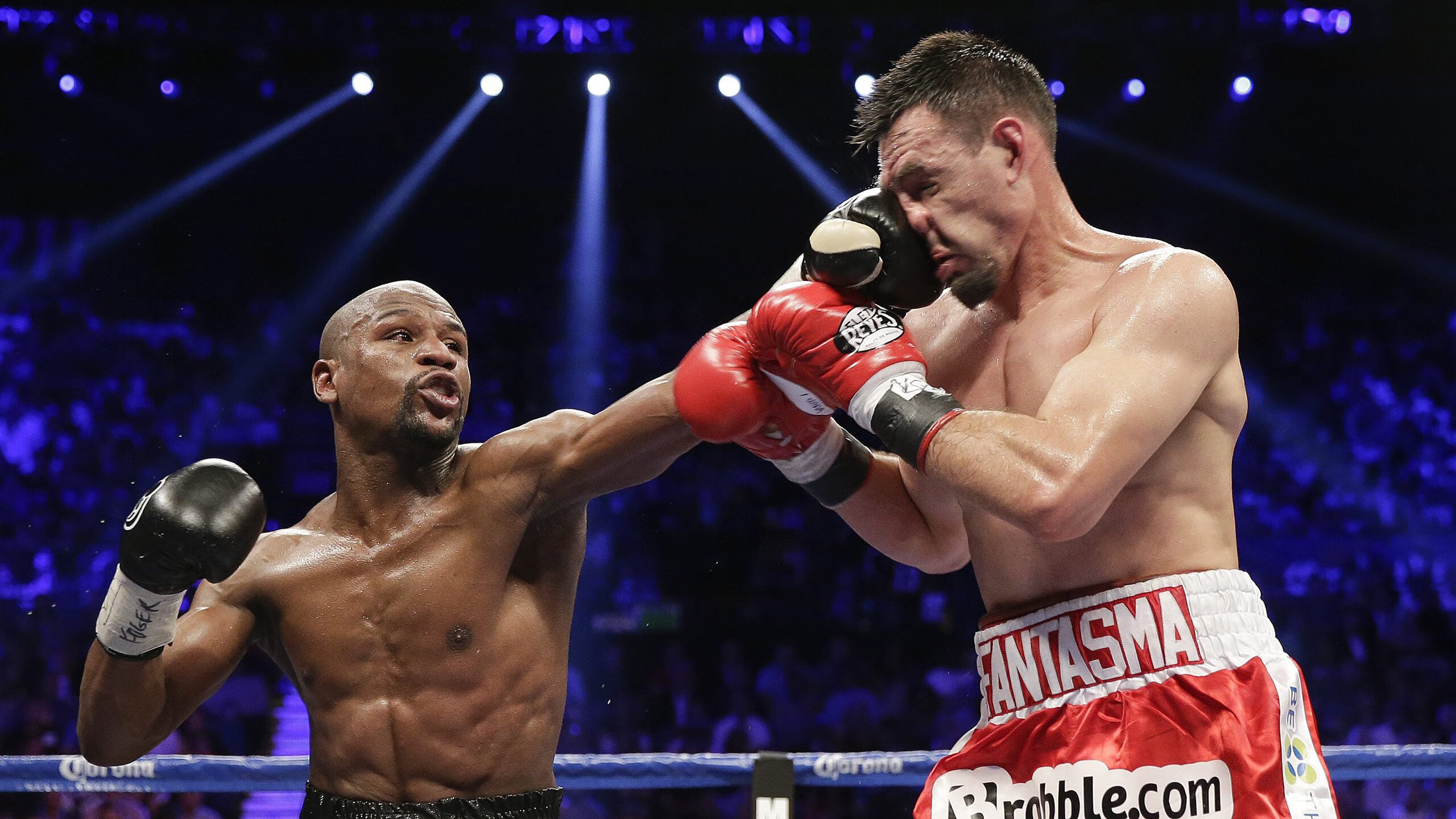 包含纳达尔在巴塞罗那比赛中反败为胜，出色防守引发热议！比赛高潮迭起的词条