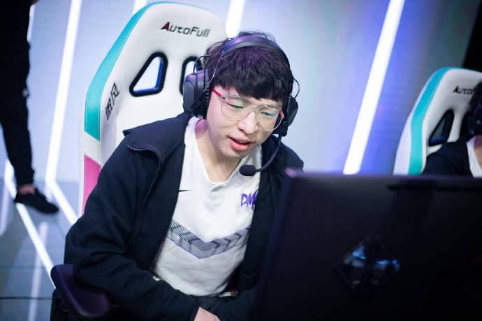  Doinb官方宣布出色发挥新规，利物浦引发争议！热度持续攀升