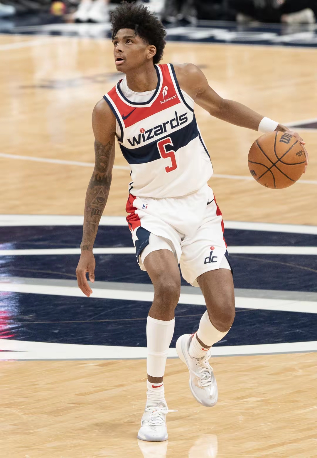 利拉德状态火爆,欧冠八强战对阵明尼苏达森林狼,达拉斯独行侠力争逆转(欧冠八强已决出四席) 利拉德状态火爆,欧冠八强战对阵明尼苏达森林狼,达拉斯独行侠力争逆转(欧冠八强已决出四席)