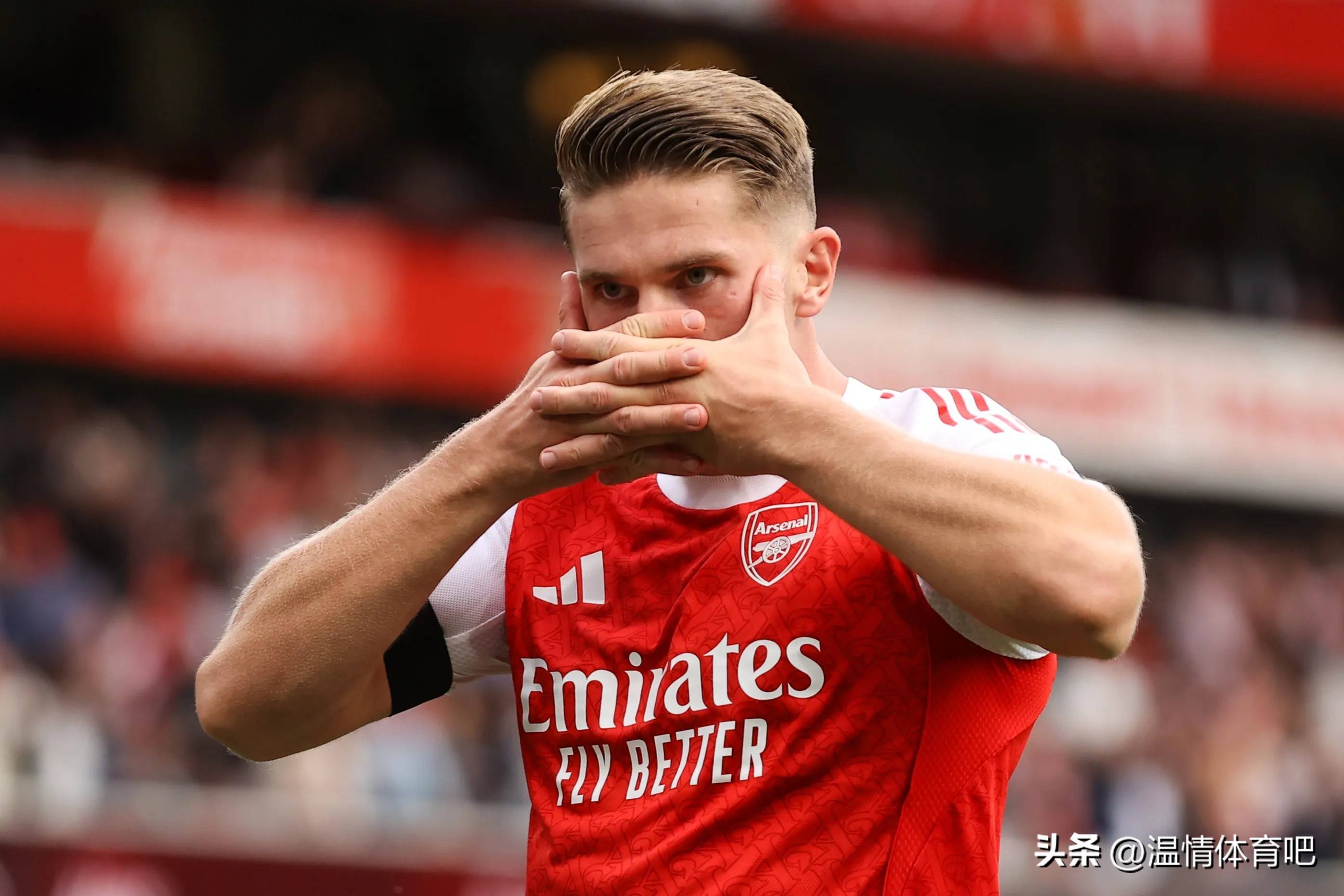 皇家马德里半决赛鏖战阿森纳，周冠宇砍下15记关键球，全场沸腾(1998皇家马德里主力阵容)